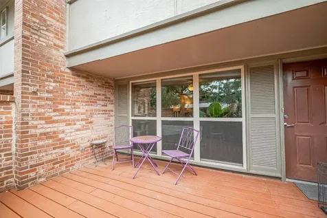 674 S Ripple Creek Drive 674 Houston TX 77057