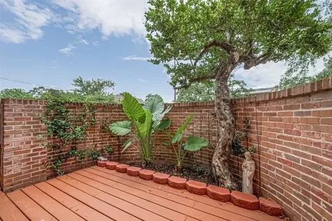 674 S Ripple Creek Drive 674 Houston TX 77057