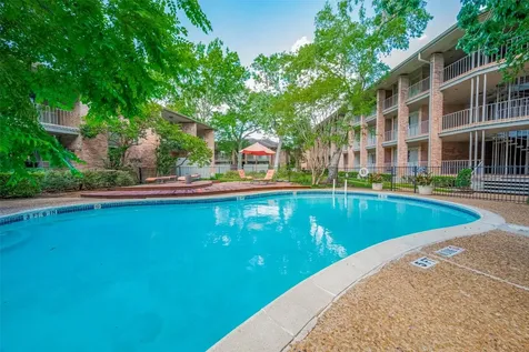 674 S Ripple Creek Drive 674 Houston TX 77057