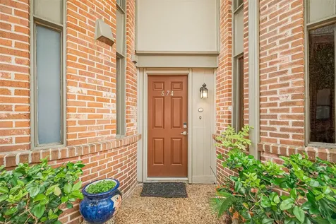 674 S Ripple Creek Drive 674 Houston TX 77057