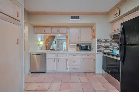 674 S Ripple Creek Drive 674 Houston TX 77057