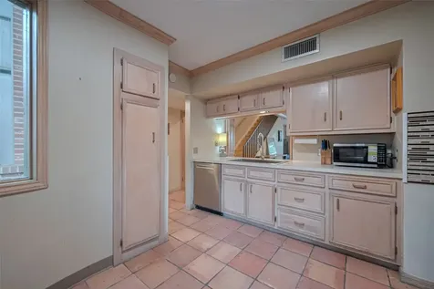 674 S Ripple Creek Drive 674 Houston TX 77057