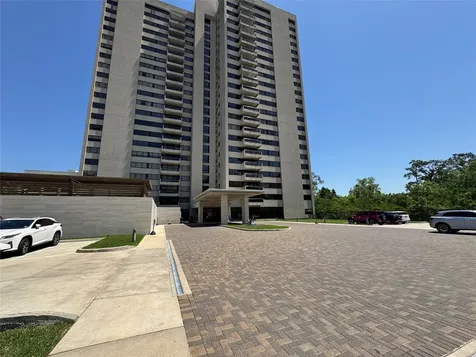 49 Briar Hollow Lane 1201 Houston TX 77027