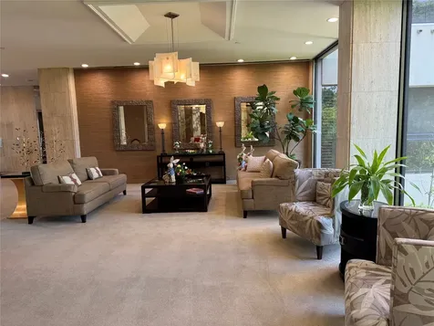 49 Briar Hollow Lane 1201 Houston TX 77027