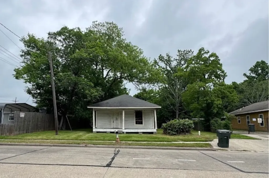 2392 Delaware Street Beaumont TX 77703