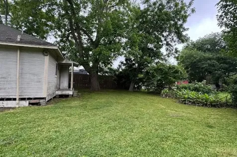 2392 Delaware Street Beaumont TX 77703