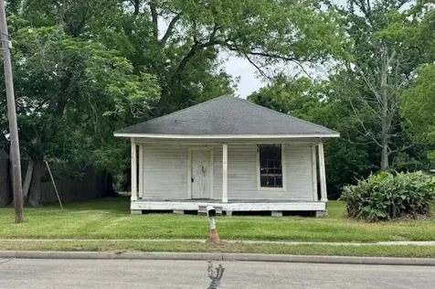 2392 Delaware Street Beaumont TX 77703