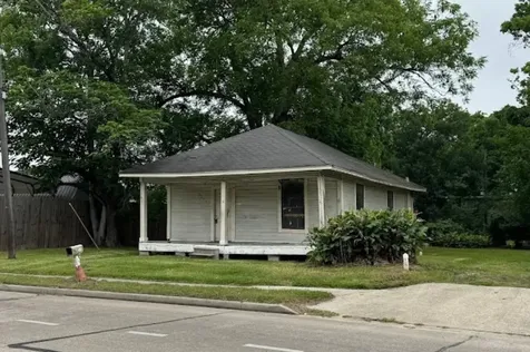 2392 Delaware Street Beaumont TX 77703