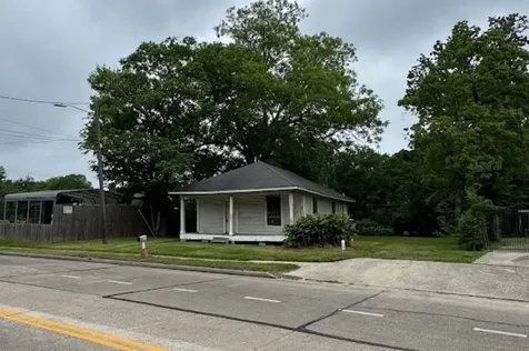 2392 Delaware Street Beaumont TX 77703