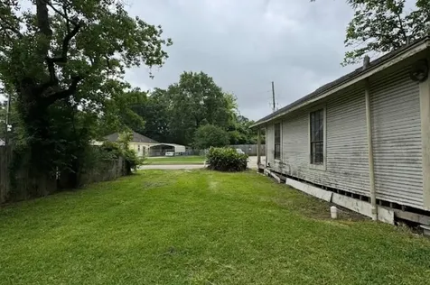 2392 Delaware Street Beaumont TX 77703