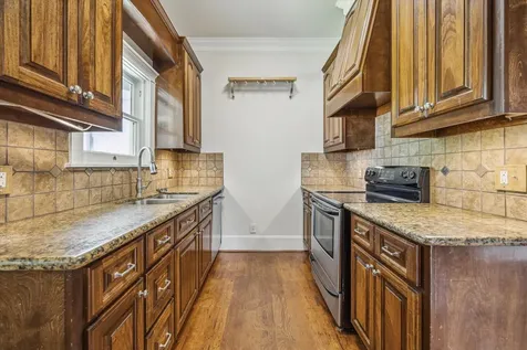 806 Sabine Street Houston TX 77007