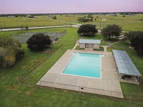 275 Horse Shoe Trail Angleton TX 77515