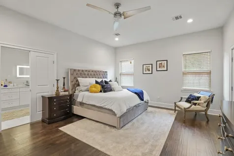 913 Eleanor Street Houston TX 77009