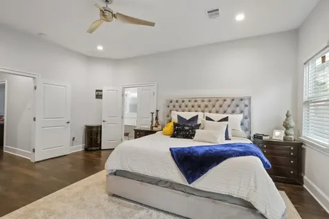 913 Eleanor Street Houston TX 77009