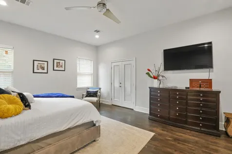913 Eleanor Street Houston TX 77009