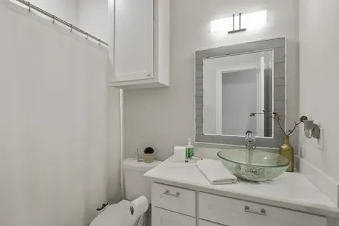 913 Eleanor Street Houston TX 77009