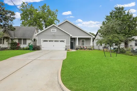 913 Eleanor Street Houston TX 77009