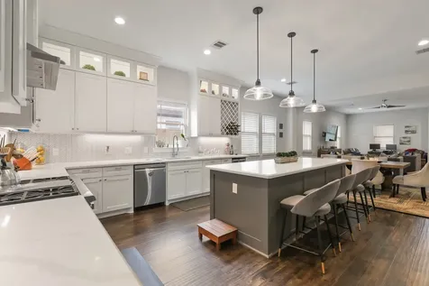 913 Eleanor Street Houston TX 77009