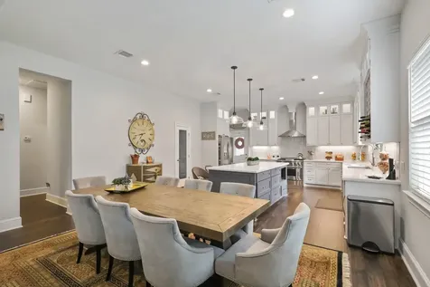 913 Eleanor Street Houston TX 77009