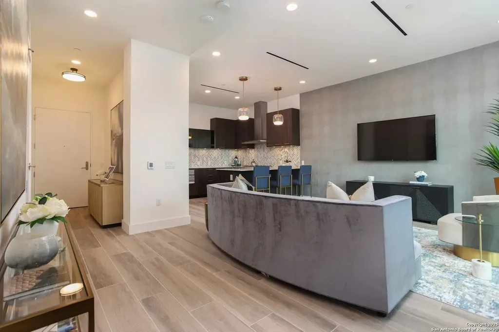 123 Lexington Avenue 1210 San Antonio TX 78205