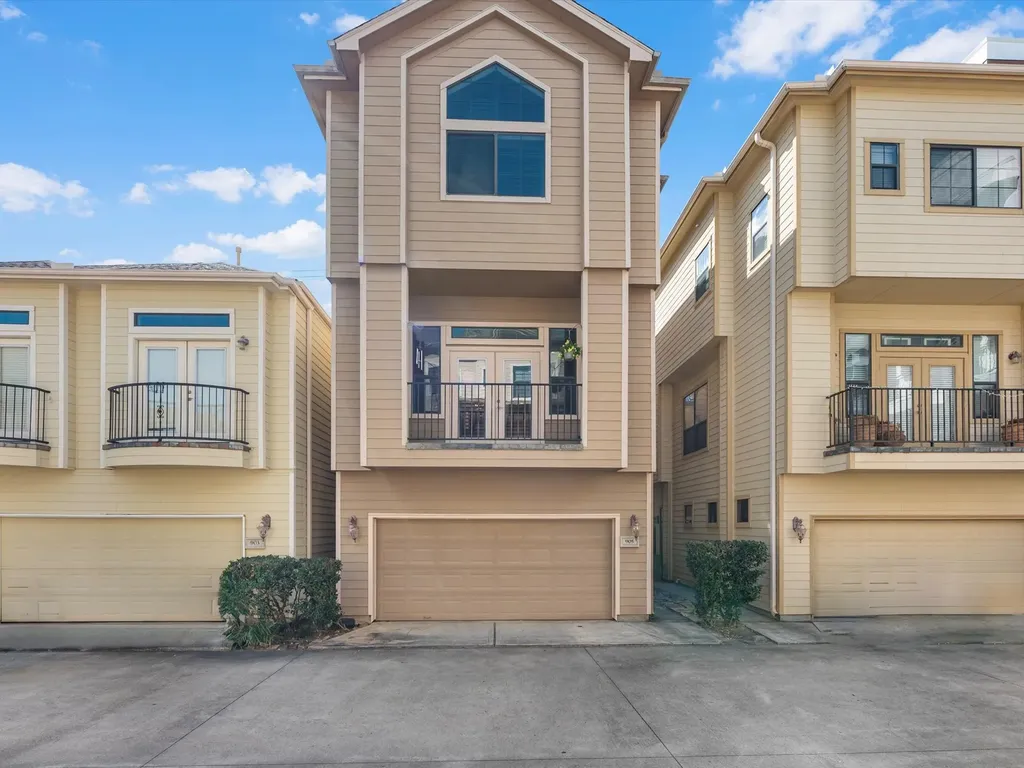 905 Garden Oaks Terrace Houston TX 77018