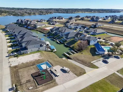 10744 S Lake Mist Lane Willis TX 77318