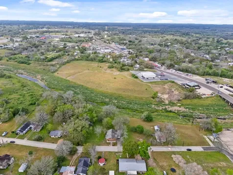 104 Kessler Street Hallettsville TX 77964