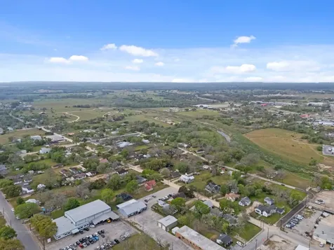 104 Kessler Street Hallettsville TX 77964
