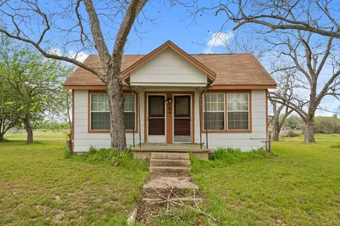 104 Kessler Street Hallettsville TX 77964