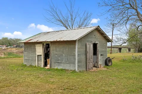 104 Kessler Street Hallettsville TX 77964