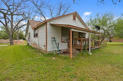 104 Kessler Street Hallettsville TX 77964