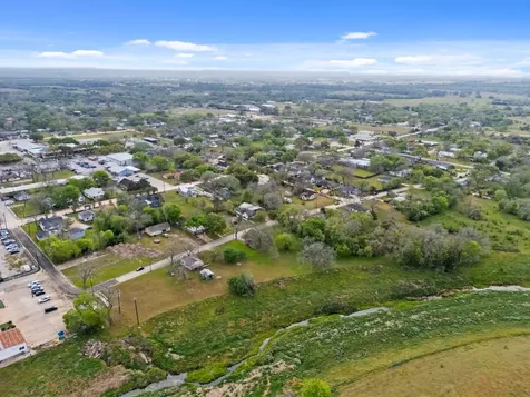 104 Kessler Street Hallettsville TX 77964