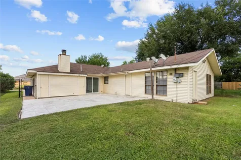 1421 16th Avenue N Texas City TX 77590