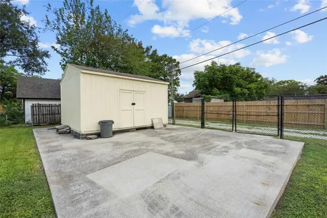 1421 16th Avenue N Texas City TX 77590