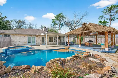 805 Camelot Lane Friendswood TX 77546