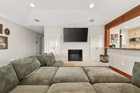 805 Camelot Lane Friendswood TX 77546