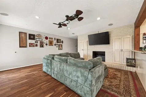 805 Camelot Lane Friendswood TX 77546