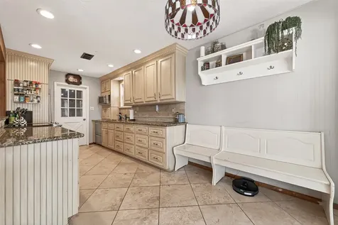 805 Camelot Lane Friendswood TX 77546