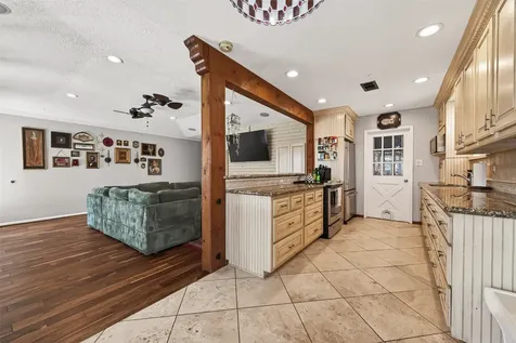 805 Camelot Lane Friendswood TX 77546