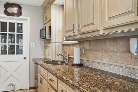 805 Camelot Lane Friendswood TX 77546