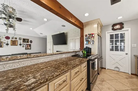 805 Camelot Lane Friendswood TX 77546