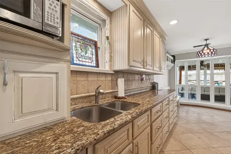 805 Camelot Lane Friendswood TX 77546