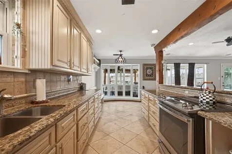 805 Camelot Lane Friendswood TX 77546