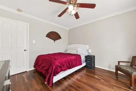 805 Camelot Lane Friendswood TX 77546