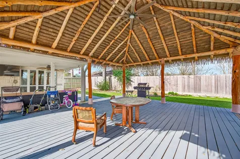 805 Camelot Lane Friendswood TX 77546