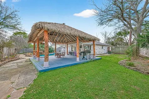805 Camelot Lane Friendswood TX 77546