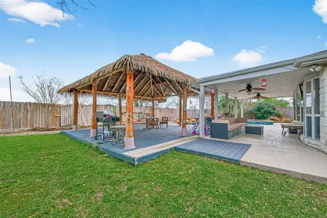 805 Camelot Lane Friendswood TX 77546