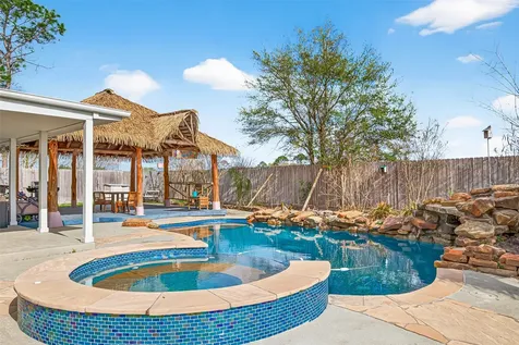 805 Camelot Lane Friendswood TX 77546