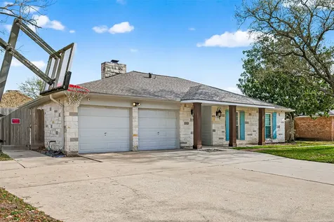 805 Camelot Lane Friendswood TX 77546
