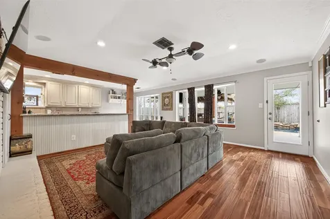 805 Camelot Lane Friendswood TX 77546
